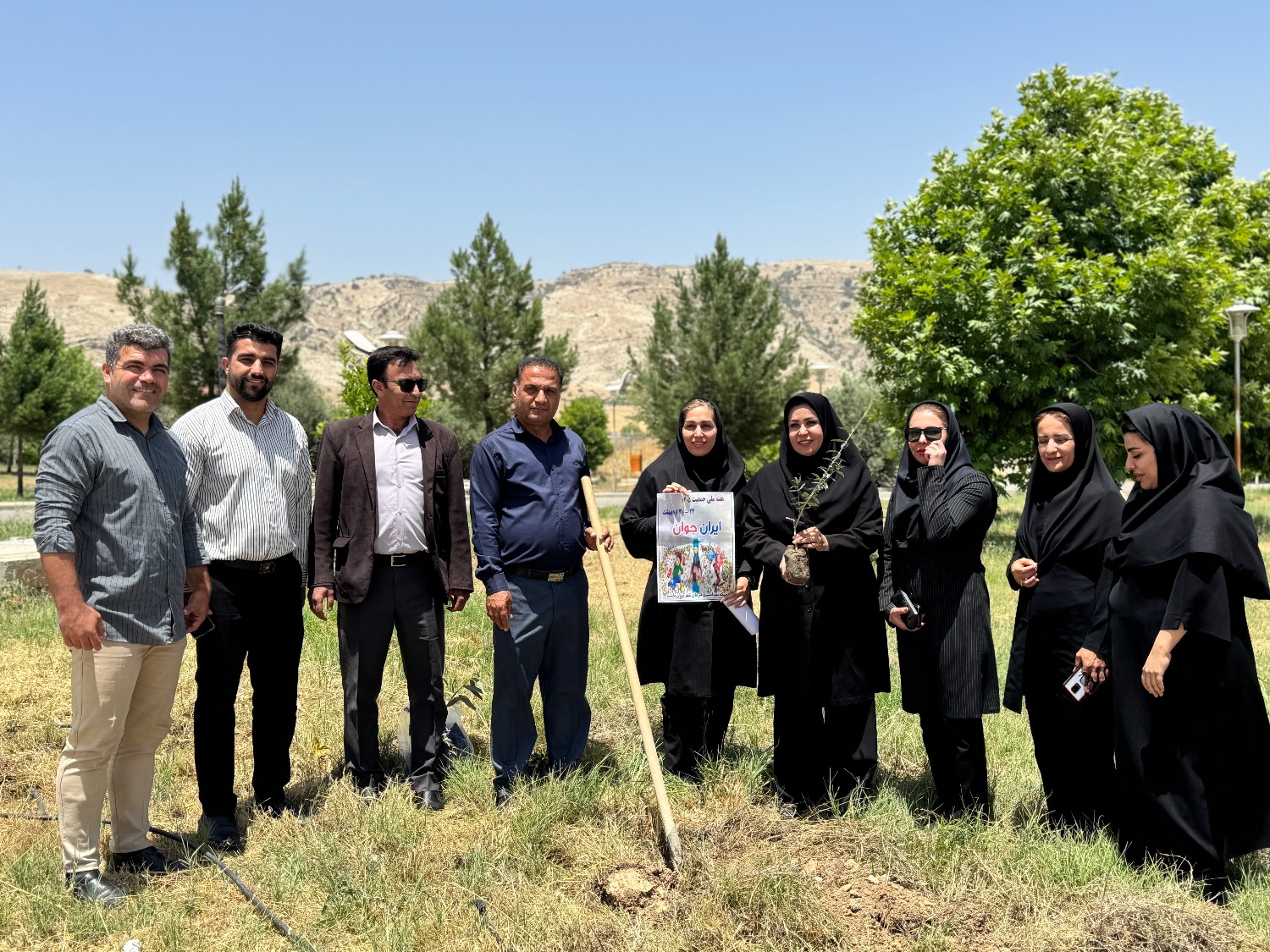 کاشت نهال در محوطه شبکه بهداشت و بیمارستان شهرستان باشت به مناسبت هفته ملی سلامت و هفته ملی جمعیت